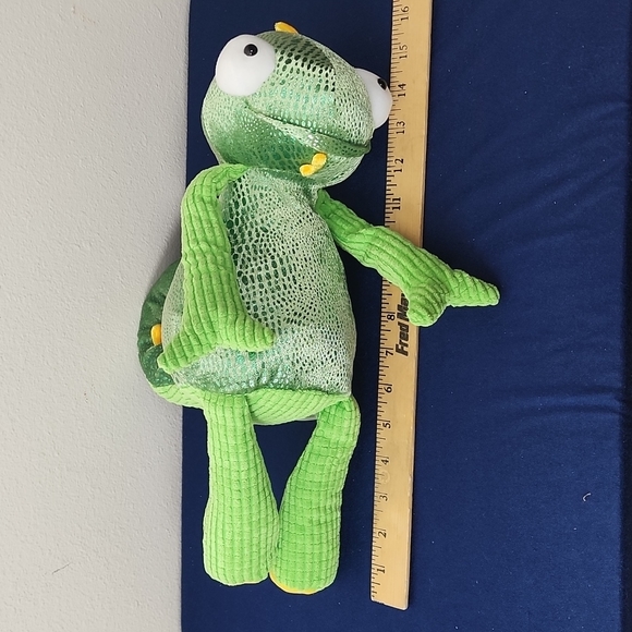 NIB, Scentsy Buddy Authentic Kids. Carl the Chameleon. - Picture 16 of 16